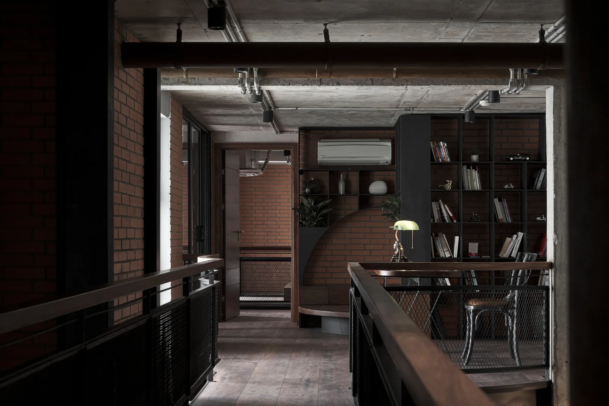 Производство мебели из металла и дерева под заказ в Красноярске